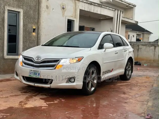 Toyota Venza V6 AWD 2011 White - 1
