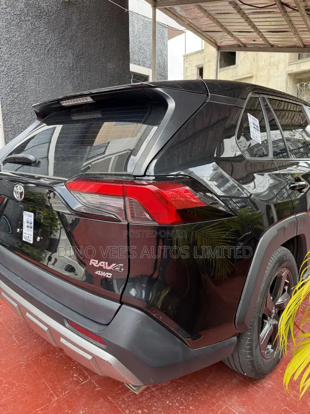 2022 Toyota RAV4 Black - 1