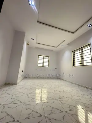 3-Bedroom Bungalow with BQ & Solar Power in Transformation Estate, Idishin