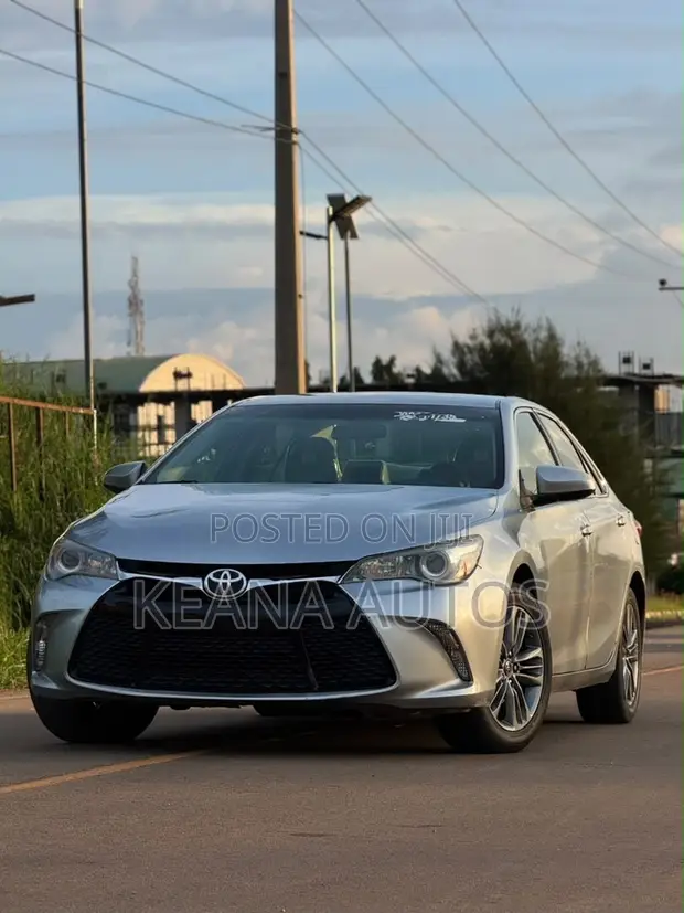 2016 Toyota Camry SE - 1
