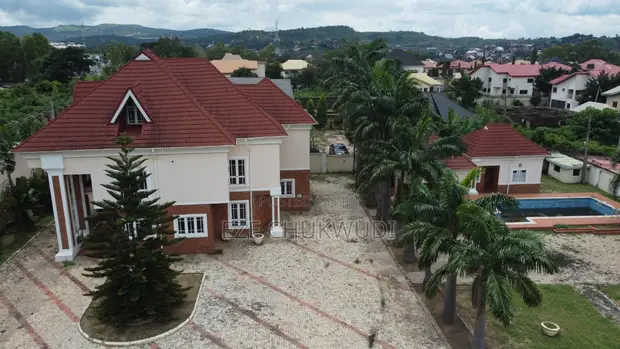 5 Bedroom Duplex a ke Golf Estate, Enugu ana Sayarwa - 1