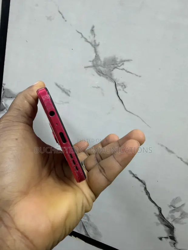 Motorola Moto G84 5G 256GB Red - 1
