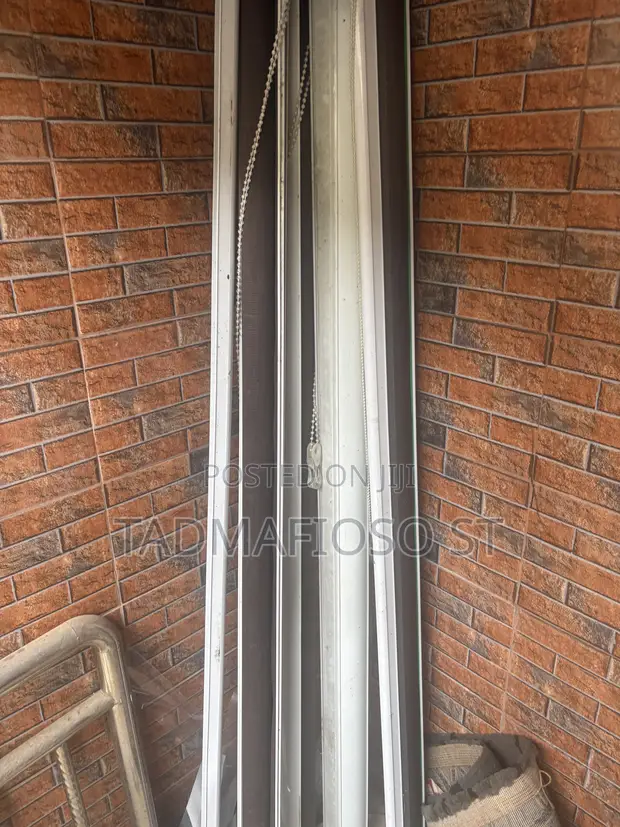 Used Home Interiors Window Blinds (4 Long) - 1