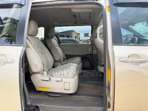 Toyota Sienna 2014 Gold