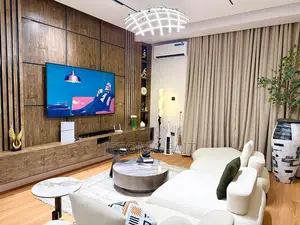 Newly Renovated 2 Bedroom Apartment with Entertainment