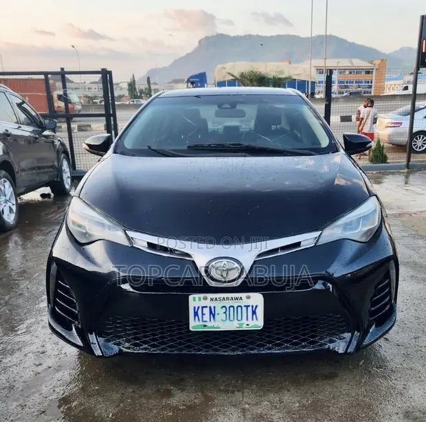 Toyota Corolla 2016 Black - 1