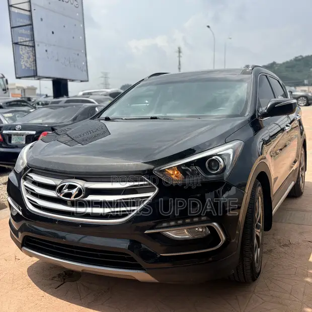 2017 Hyundai Santa Fe SE AWD Black - 1