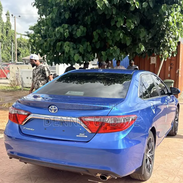 2017 Toyota Camry SE Sedan - 1