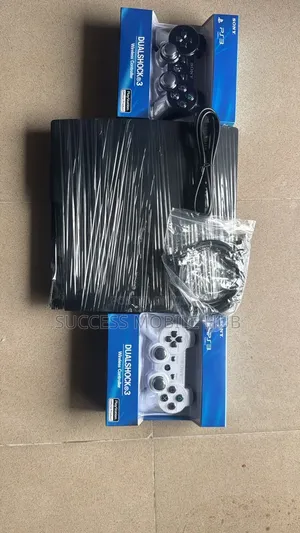 PlayStation 3 Slim - Hacked, 500GB, 2 Controllers