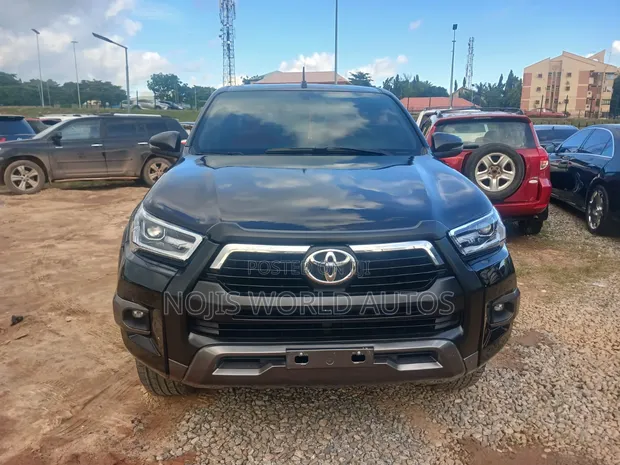 Toyota Hilux Adventure 2022 Black - 1