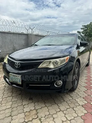 2014 Toyota Camry SE Sedan