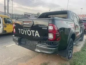 Toyota Hilux Adventure 2025 Black