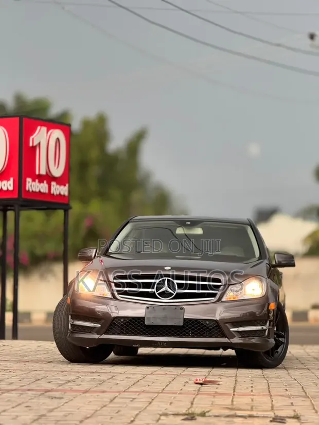 Mercedes-Benz C300 2014 Brown - 1