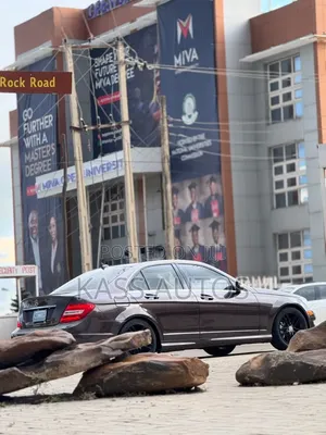 Mercedes-Benz C300 2014 Brown