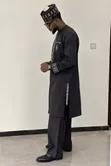 Suvarish Couture Kayan Jikin Maza Baƙi Mai Ƙunƙunsa - 4