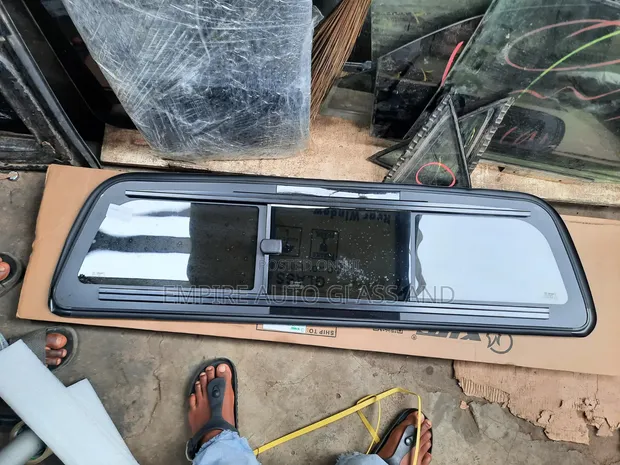 Complete Back Windscreen for Toyota Hilux 2020 - 1