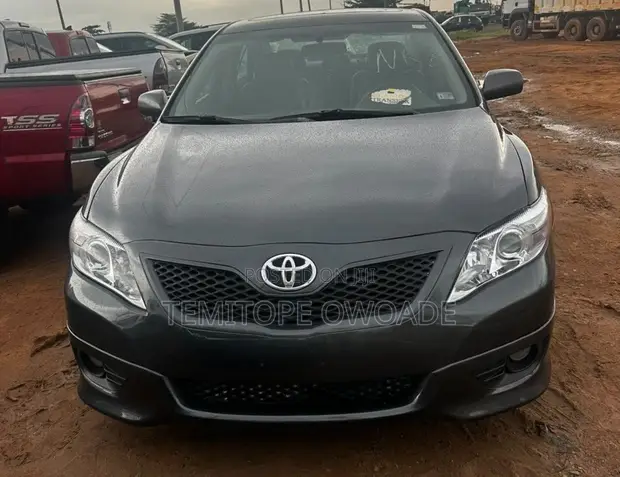 Toyota Camry SE V6 2011 Black - 1