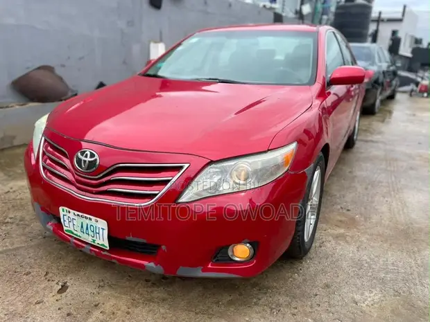 2011 Toyota Camry LE Red - 1