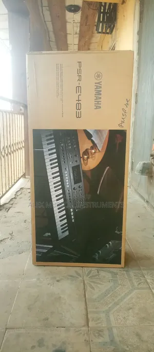 Yamaha PSR-E483 61-Key Portable Keyboard - Brand New