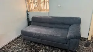 Babban kujera mai launi shuɗi