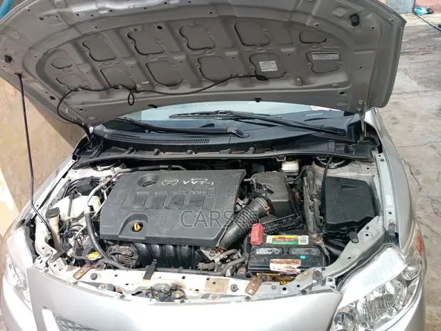 Toyota Corolla 2009 Silver - 1