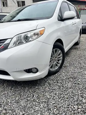 2012 Toyota Sienna XLE 7-Passenger Minivan