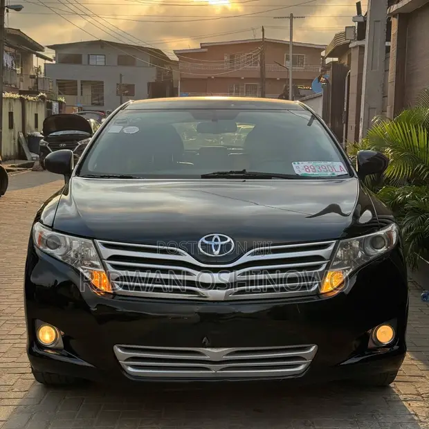 2010 Toyota Venza XLE AWD - 1