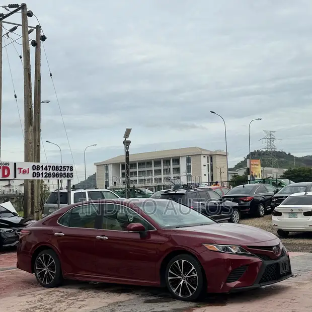 2018 Toyota Camry SE FWD Red - 1