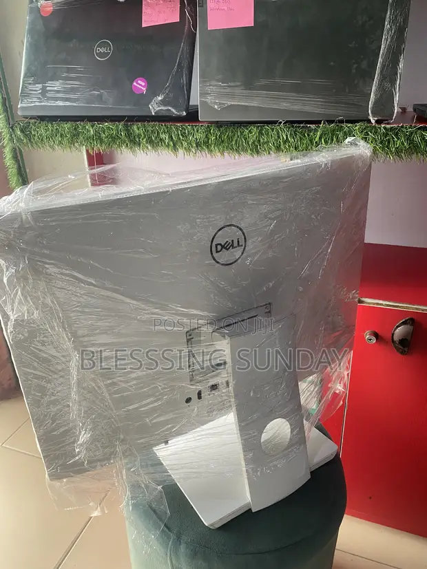 Dell All-in-One Touchscreen Desktop PC - Intel Core i5, 8GB RAM, 256GB SSD - 1