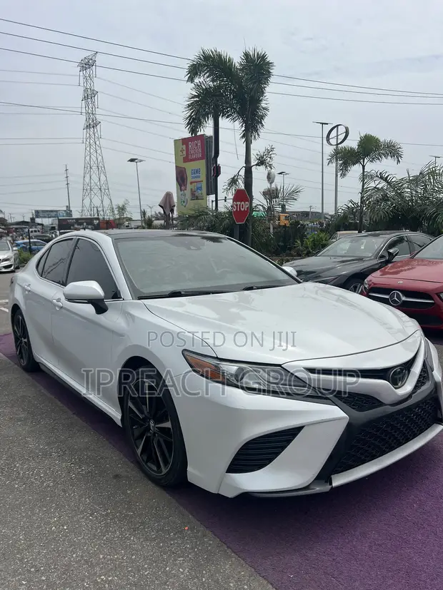 Toyota Camry XSE 2019 White - 1