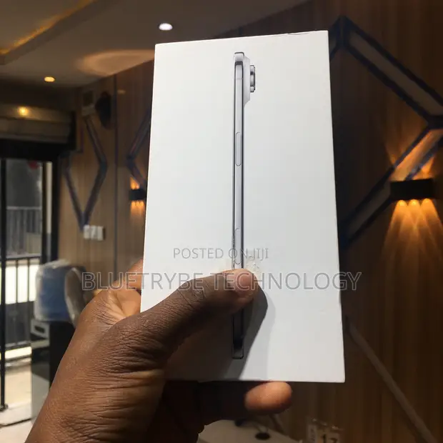 New Apple iPhone Air 256GB White - 1