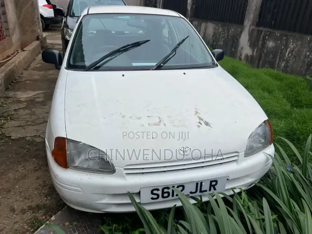 Toyota Starlet 2004 White - 1