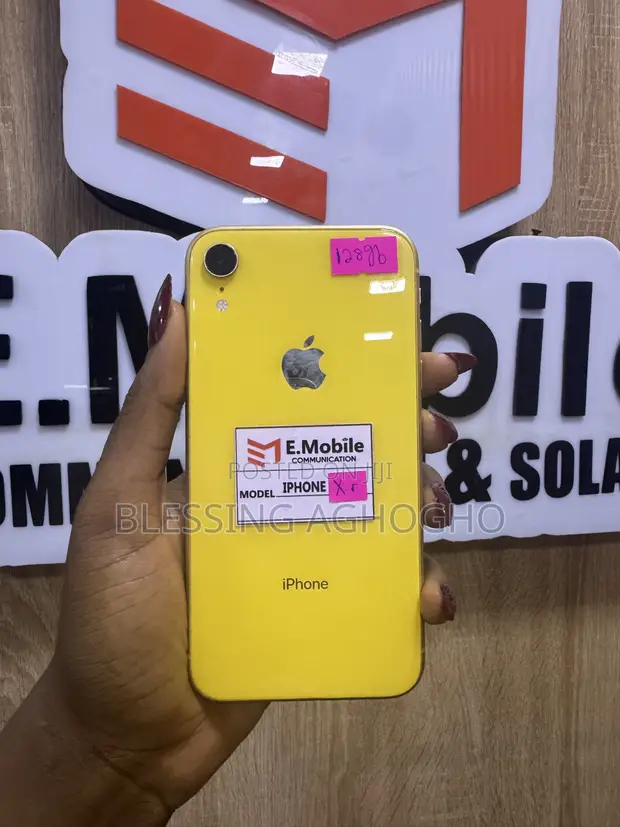 Apple iPhone XR 128GB Yellow - 1
