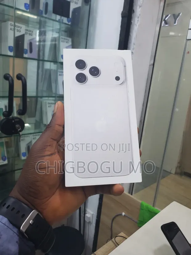 New Apple iPhone 18 Pro Max 256GB Silver - 1