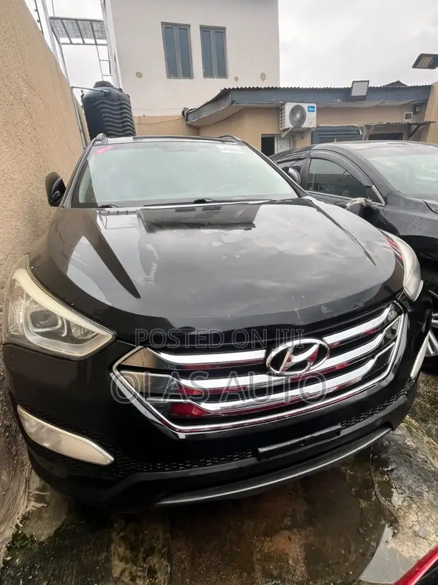 Hyundai Santa Fe 2015 Black - 1