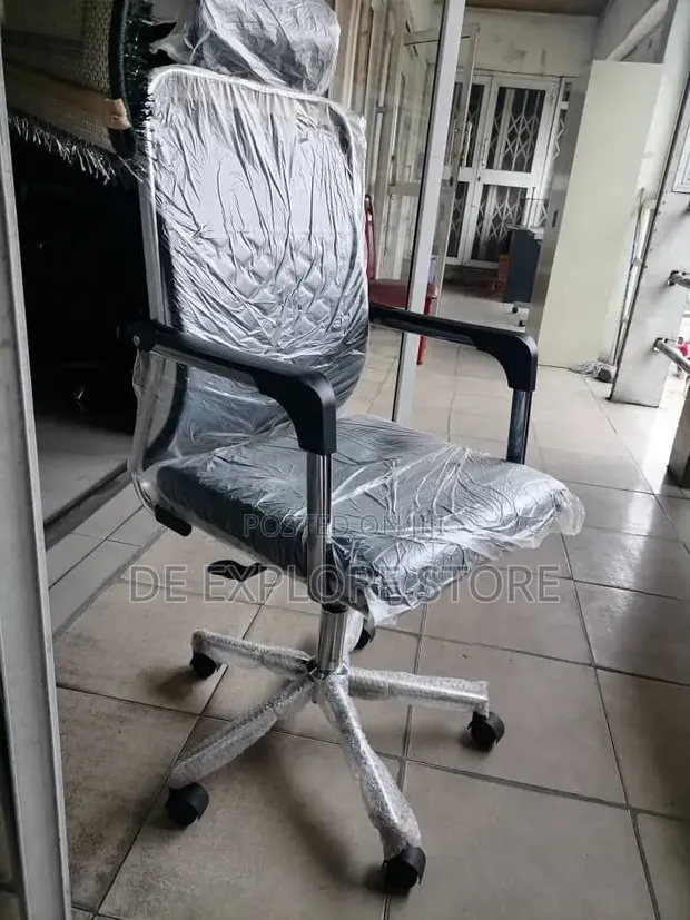 Brand New Swivel Office Chair - Black - 1