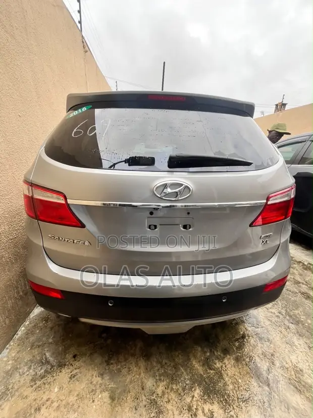 Hyundai Santa Fe 2016 Silver - 1
