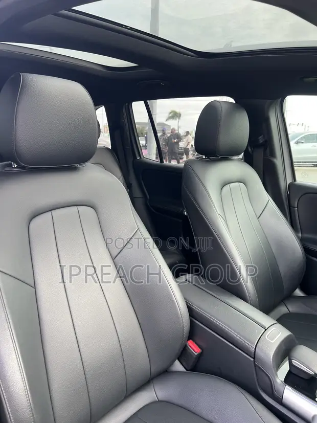 2022 Mercedes-Benz GLB 250 4MATIC SUV - 1