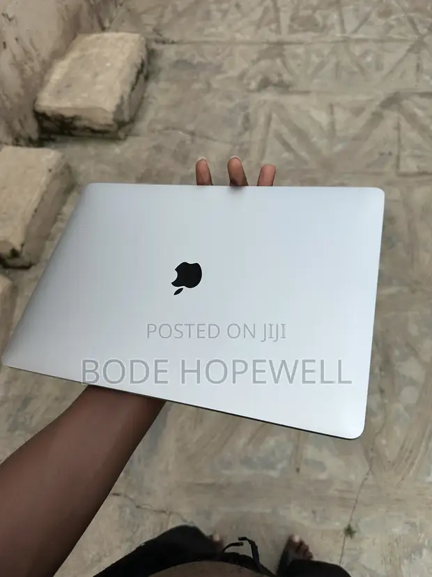 Apple MacBook Pro 2019 15" Intel Core i9 32GB RAM 1TB SSD - 1