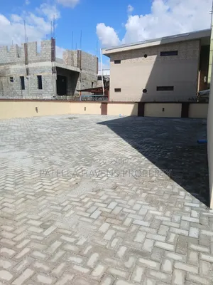 Ground Floor Commercial Space (350sqm Open Floor) for Rent