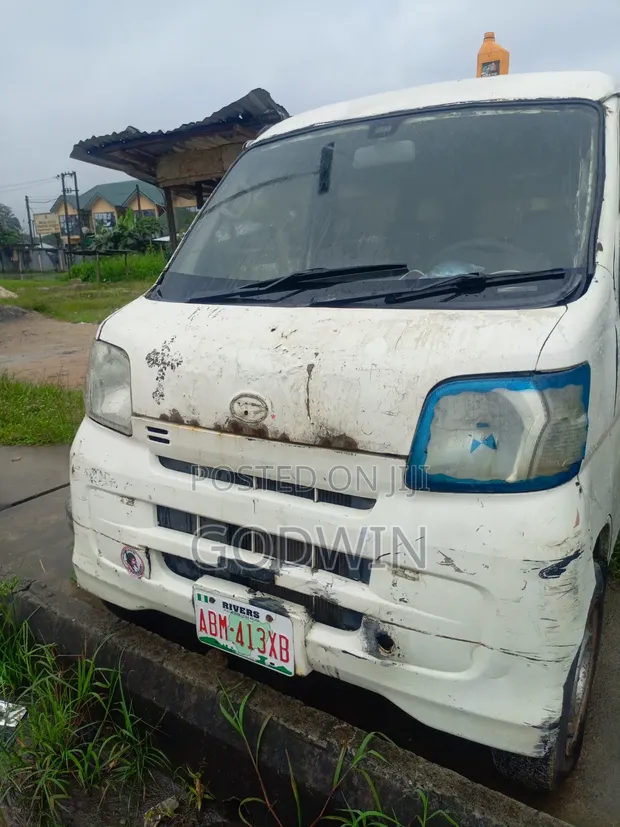 Daihatsu Hijet 2012 White - 1