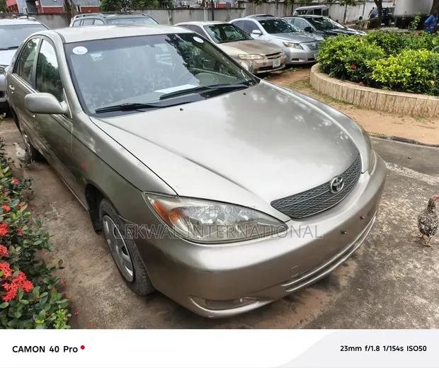 Toyota Camry 2004 Gold - 1