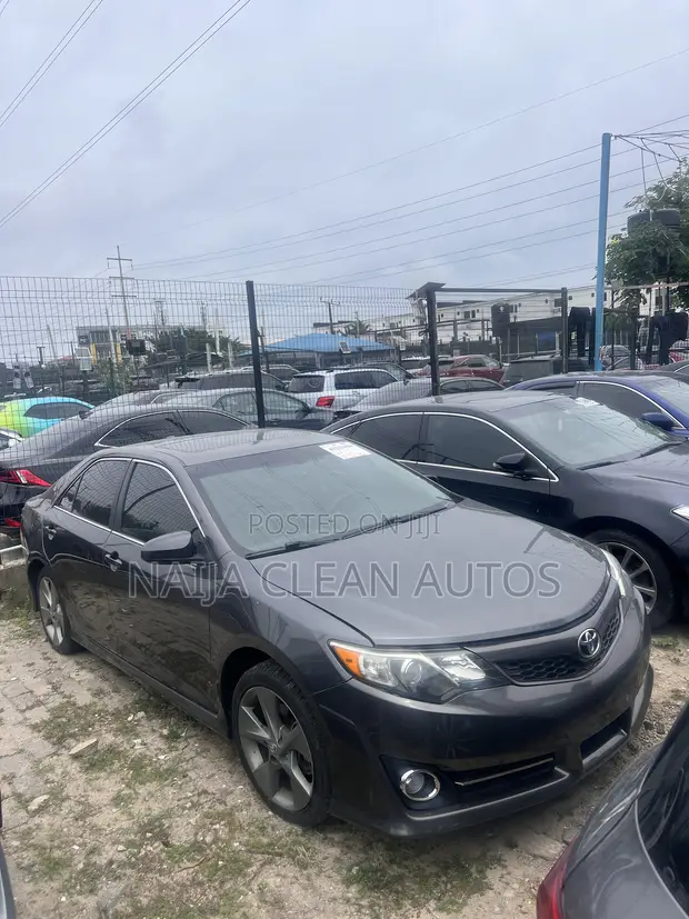 2014 Toyota Camry SE V6 Sedan - 1