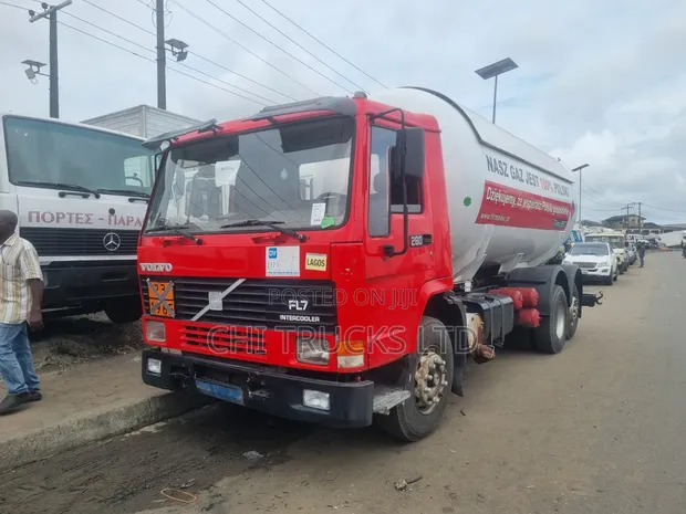 Volvo FL Tank Truck - 8 Tyres, 2005 - 1