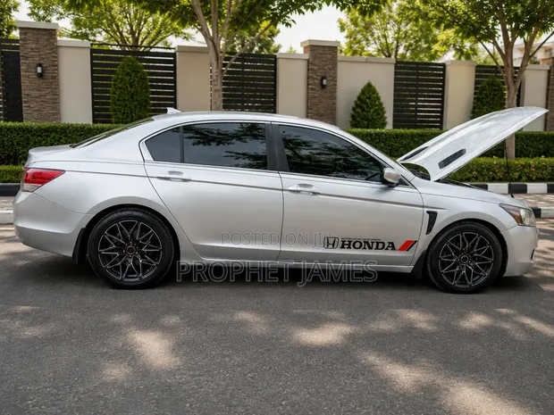 Honda Accord 2012 Silver - 1