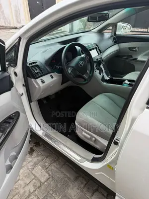 Toyota Venza LE 2.7L Farar 2014