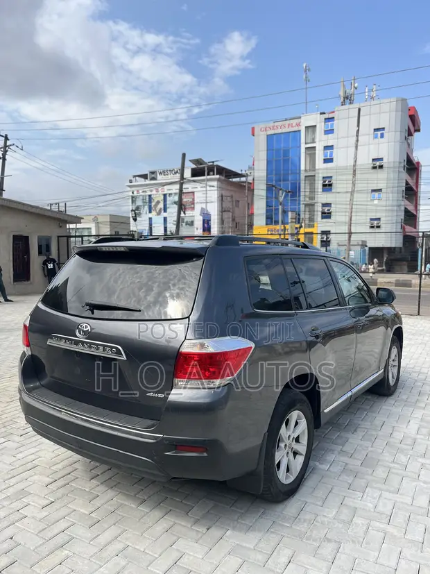Toyota Highlander 3.5L 4WD SUV 2013 - Grey - 1