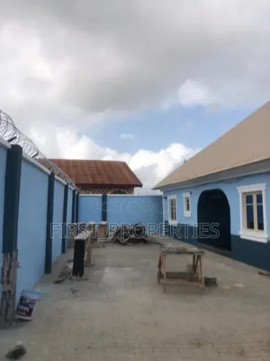 Gidaje 6 masu cike da kayan sawa a Kuola, Oluyole Estate