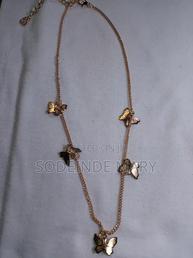 Fashion Butterfly Faux Gold Alloy Necklace - 1