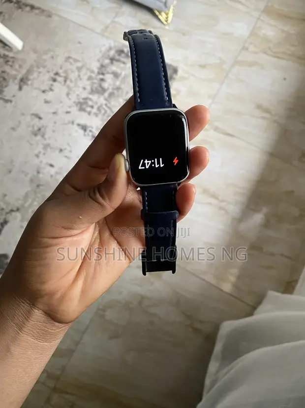 Apple Watch Series 5 44mm Aluminum - 1